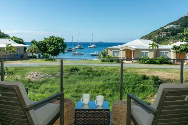 Castaways Villa- Steps from Beach with Kayaks, Prenota  Monte St. John