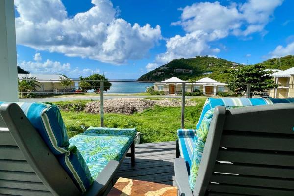 Pond Bay Paradise Villa Ocean Views Beach and Kayaks, Prenota  Monte St. John