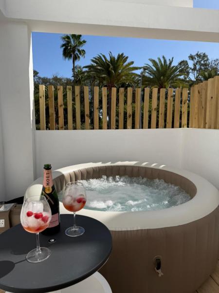 SUNSET GOLD - Encanto, sol y mar en Arguineguín, Prenota  Hotel a Gran Canaria con parcheggio, Parcheggio