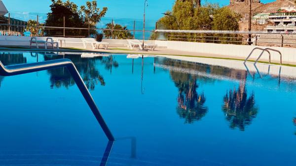 Fresh Flat with Terrace in Puerto Rico, Buchen Sie  Hotels mit Pool in Gran Canaria, Schwimmbad