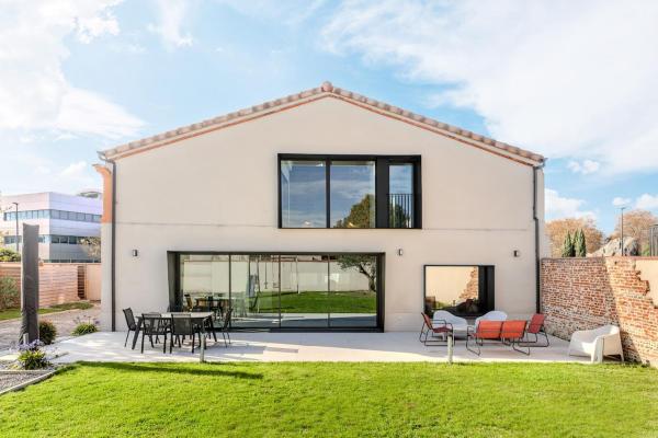Villa Serenity 4bdr - 8 p - Wifi - Terrasse - Parking, Buchen Sie  Toulouse Haute-Garonne