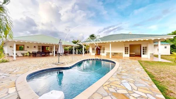 Villa spacieuse à Le Vauclin avec piscine, Buchen Sie  Hotels mit Pool in Le Vauclin, Schwimmbad