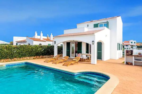 Villa Mara con vistas al mar, Reserva ahora  Hoteles con piscina en Menorca, Piscina