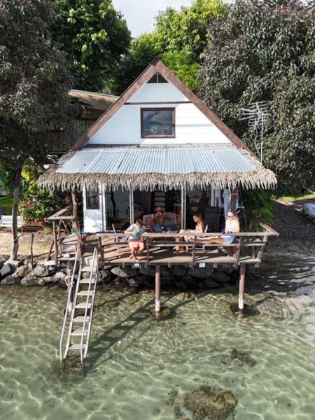 Vairao bungalow sur pilotis bord de lagon, Book  Hotels in Tahiti with Parking, Parking