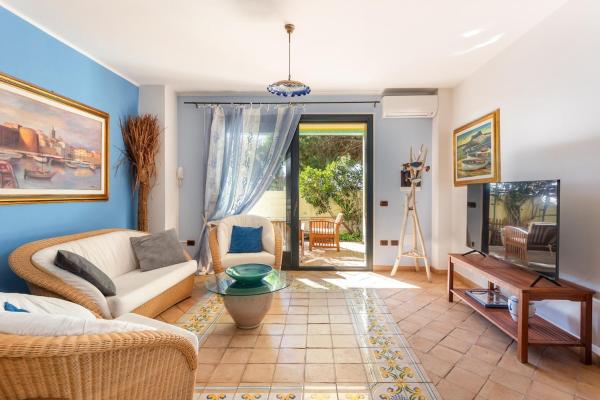 Villa Ray - Front row beachfront with garden, Buchen Sie  Torre Grande Sinis-Halbinsel