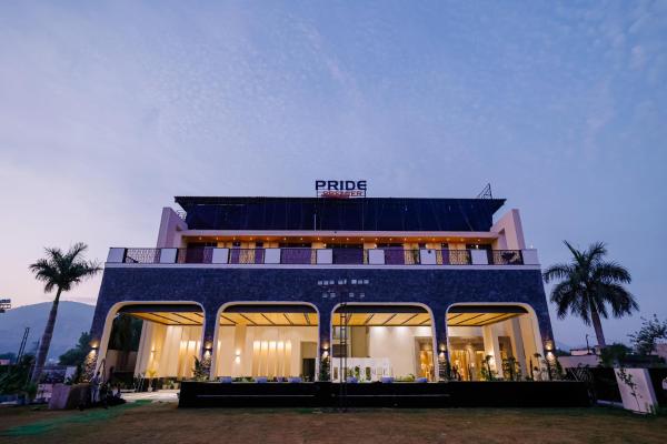 Pride Premier Alwar, Réserver  Hôtels à Maharashtra avec piscine, Piscine