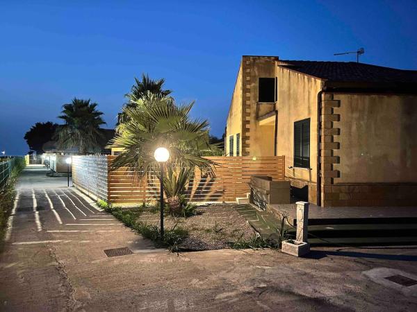 Villa Stromboli - Le Ville del Mediterraneo, Buchen Sie  Hotels in Sizilien mit Parkplatz, Parkplätze