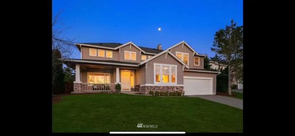 Bright Room Workspace Quiet Sammamish Home with share living room, Prenota  Sammamish Washington (state)