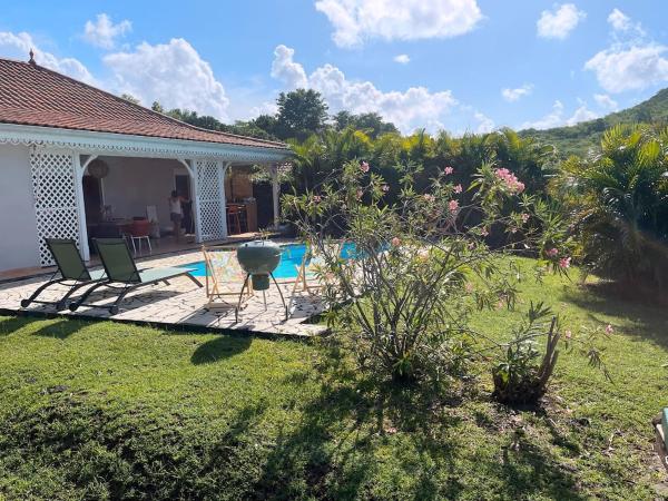 Villa le Rocher - Sea View - Le Diamant, Prenota  Hotel con piscina a Fort-de-France, Piscina