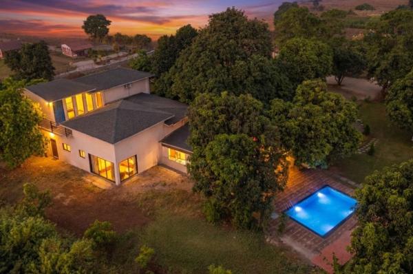 The Elemental Villa - 2 Acre Orchard Retreat, Réserver  Hôtels à Maharashtra avec piscine, Piscine