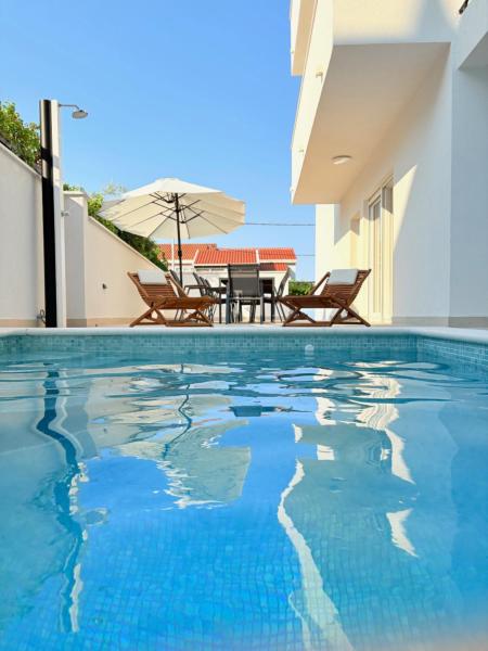 Villa Agava Mutogras, Buchen Sie  Hotels in Gespanschaft Split-Dalmatien mit Pool, Schwimmbad
