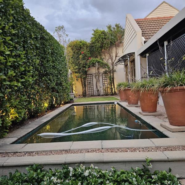 40 Village, Buchen Sie  Fourways 