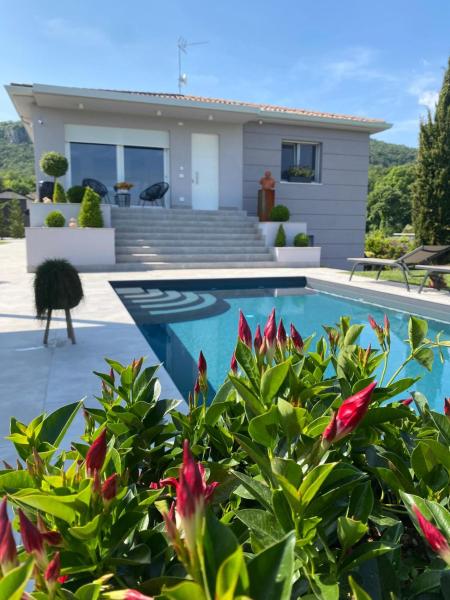 Independent Room in Villa with Pool, Prenota  Hotel con piscina a Veneto, Piscina