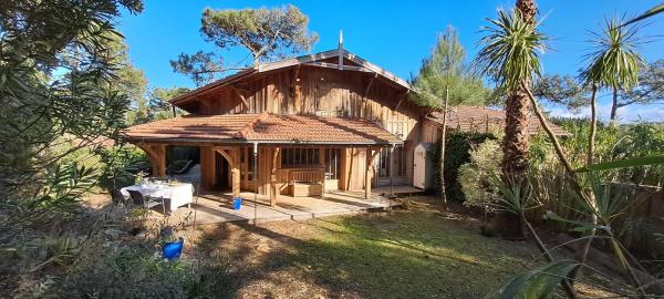 Belle Villa Familiale entre Agapanthes et Bambous, Reserva ahora  Hoteles en Aquitania con aparcamiento, Aparcamiento
