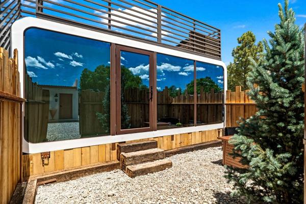 Modern Unique Space Cabin at an Incredible Glamping and RV Park with Fantastic Amenities in Ranchos de Taos, New Mexico, Buchen Sie Campingplatz Campingplätze und Glamping in New Mexico, Campingplatz