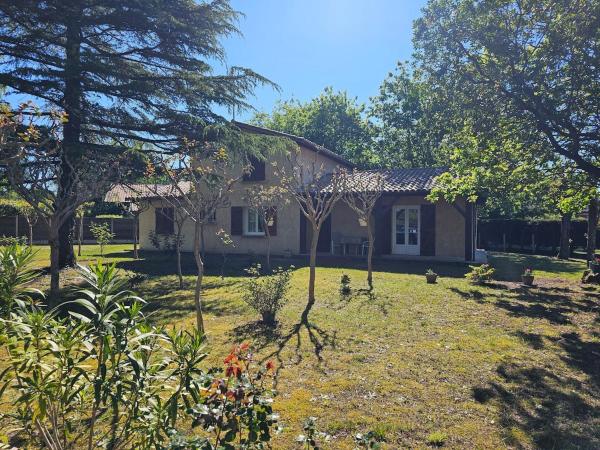 Villa La Chêneraie 10 personnes, Reserva ahora  Hoteles en Aquitania con aparcamiento, Aparcamiento