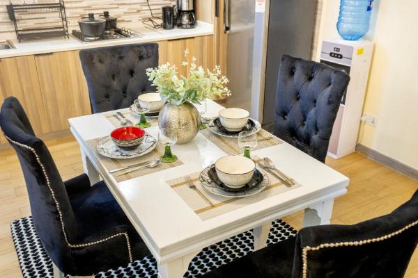 beautiful modern retreat residencies with heated swimming pool ,fully equipped gym and amazing breathtaking city views, Buchen Sie  Nairobi CBD Nairobi