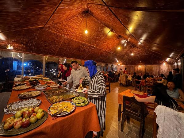 Ksar merzouga luxury camp, Prenota  Hotel a Al-Rashidiyya con parcheggio, Parcheggio