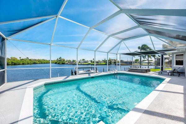Retunda Gulf Access 3 bedrooms and 3 bathrooms Villa with Spa, Prenota  Hotel SPA a Florida, SPA