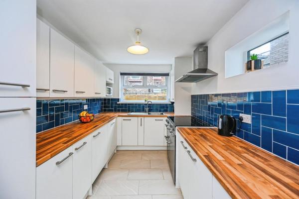 4 bed house Liverpool L7, Buchen Sie  Hotels in Liverpool mit Parkplatz, Parkplätze