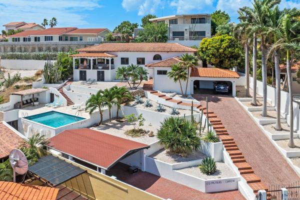 Villa Les Palmiers, Book  Willemstad Hotels with a Pool, Swimming Pool