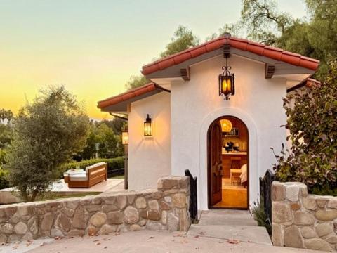 Chumash Chapel - Luxury Historic Ojai Villa, Prenota  Ojai Central Coast California