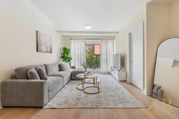Chic 3BR 2BA West Village Apt with Private Oasis, Buchen Sie  New York 