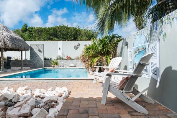 Villa Lusiana, Book  Willemstad Hotels with a Pool, Swimming Pool