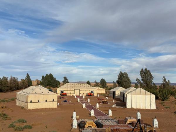 Al Qamar Desert Camp, Prenota  Merzouga Al-Rashidiyya