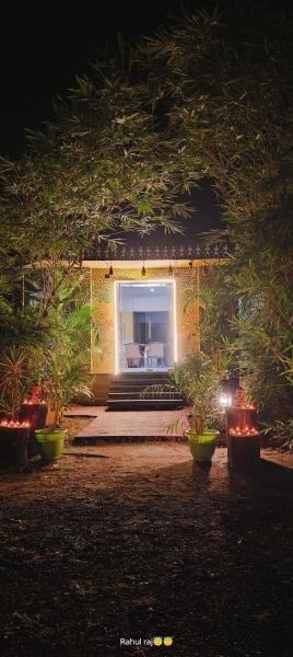 Mridukrishore resort, Réserver  Dhanwār 