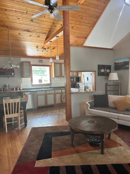 The coziest Cedar cottage, Buchen Sie  Fayetteville Northwest Arkansas