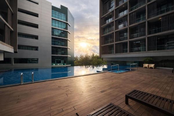 RlVERSON DUPLEX SKYLOFT 3BR FREE PARKING DRINKING WATER DISPENSER PROVIDED, Prenota  Hotel con piscina a Borneo, Piscina