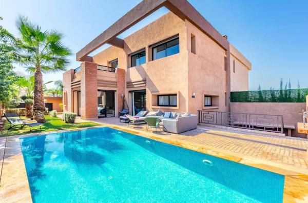 Luxury 4-ROM Villa with private Heated pool in Akenza ,free Airport transport service, Buchen Sie  Hotels in Marrakech-Safi mit Parkplatz, Parkplätze