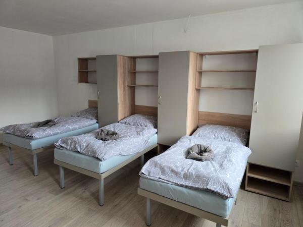 Ubytovňa Levice, Buchen Sie  Levice 