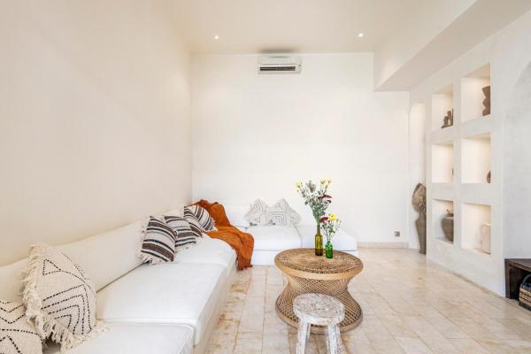 Casa Alexandrite Stylish Mediterranean 3BR Villa, Buchen Sie  Hotels mit Pool in Badung, Schwimmbad