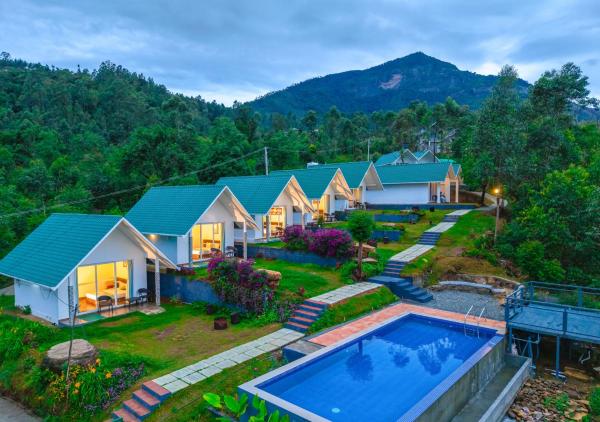 Gardenia Pool Resort Kanthalloor by VOYE HOMES Mountain View Stay Near Bhramaram view Point, Prenota  Hotel a Kanthalloor con piscina, Piscina