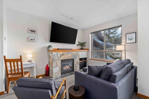 2BR in Symphony, Hot Tub, Gas Fireplace, Epic Village Location, Ski Shuttle, Réserver  Hôtels à Colombie-Britannique avec parking, Parking