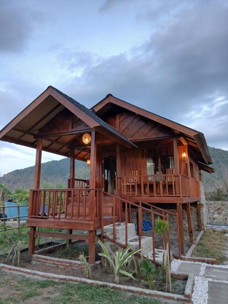 Cozy cove hut, Buchen Sie  Pulau Sarang Sumbawa