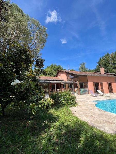 La Villa Moum - Maison de famille, Prenota  Hotel a Alvernia con parcheggio, Parcheggio