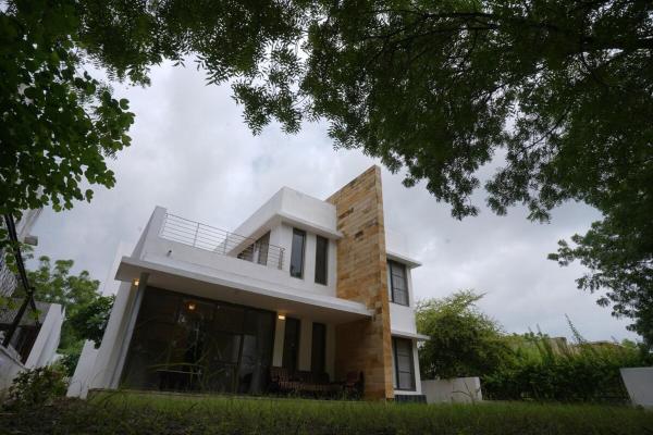 BKs Villa 10 with Private Pool at Kensville, Réserver  Hôtels à Gujarat avec piscine, Piscine