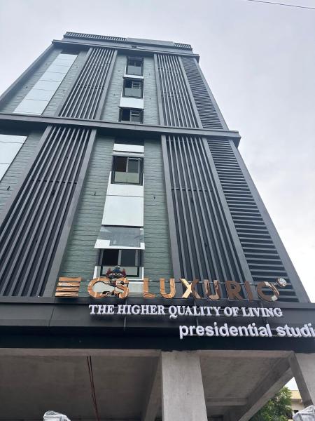 CS Luxurio Suites Gachibowli, Réserver  Hôtels à Telangana avec parking, Parking