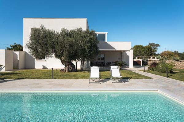 HelloAPULIA Villa Annita - Enchanting Sea-View Villa - superb location 2 minutes from beach and restaurants, Buchen Sie  Hotels mit Pool in Metropolitanstadt Bari, Schwimmbad