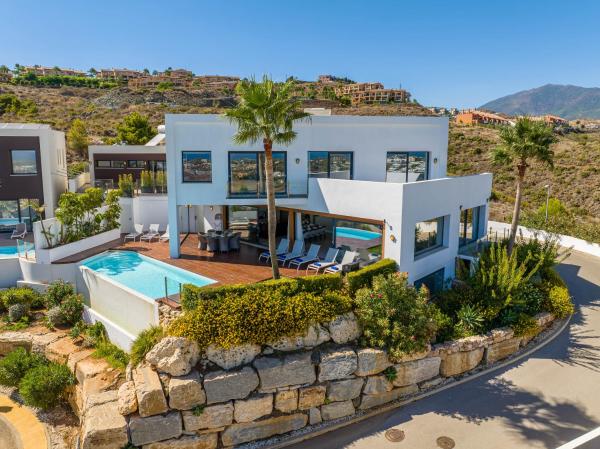 VACATION MARBELLA I Villa Paraiso The View, Infinity Heated Pool, Sea View, Golf Courses, Prenota  Hotel a Costa del Sol con piscina, Piscina