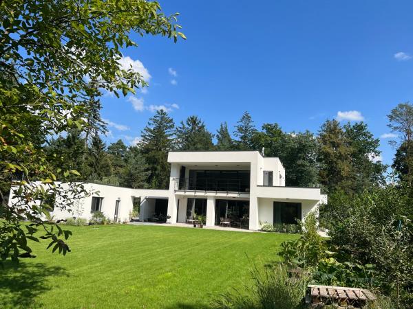 Modern Villa Located in the Heart of Konstancin-Jeziorna, Réserver  Konstancin-Jeziorna Mazovie