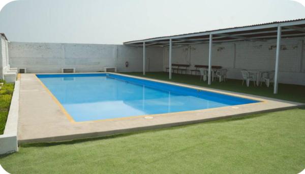 Alojamiento privado en casa de playa, Buchen Sie  Hotels mit Pool in Provincia de Lima, Schwimmbad