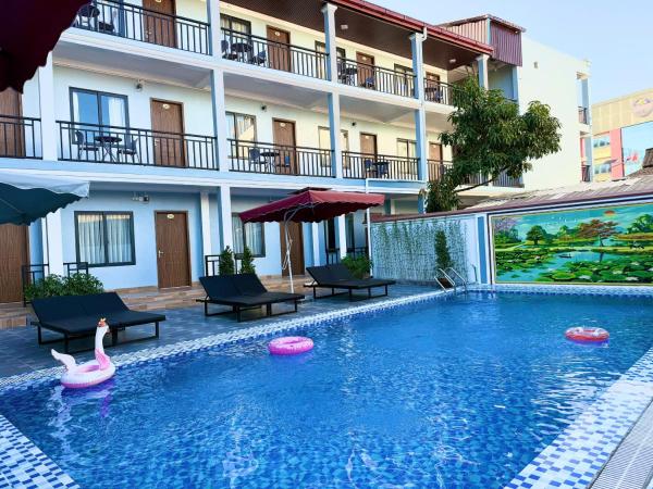 Avenue Hotel VangVieng, Buchen Sie  Hotels in Provinz Vientiane mit Pool, Schwimmbad