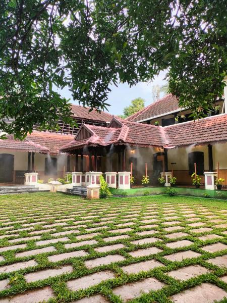 Kovilakam the heritage resort Ethannur,Palakkad, Réserver  Hôtels à Maharashtra avec piscine, Piscine