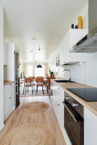 Spacious Townhouse Apartment Hosted by Hygge Host, Buchen Sie Ferienwohnung Hotels in Lappland mit Parkplatz, Parkplätze