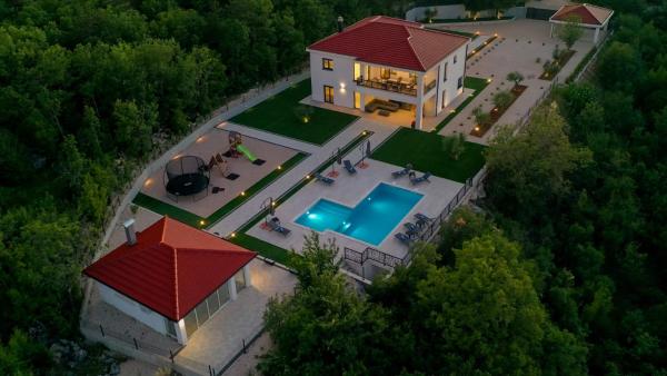 Villa Lea-Makarska by Villas Guide, Buchen Sie  Hotels in Gespanschaft Split-Dalmatien mit Parkplatz, Parkplätze