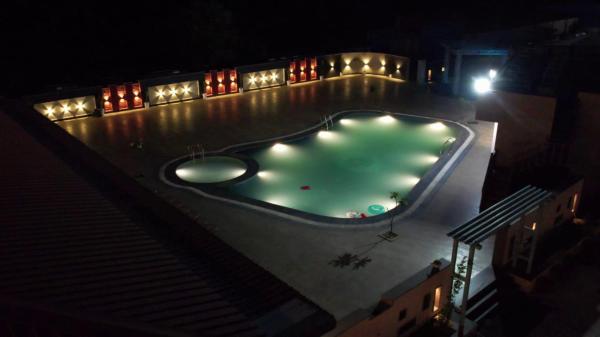 Infinity Hotel & Resort, Chikani , Alwar, Prenota  Hotel a Rajasthan con piscina, Piscina